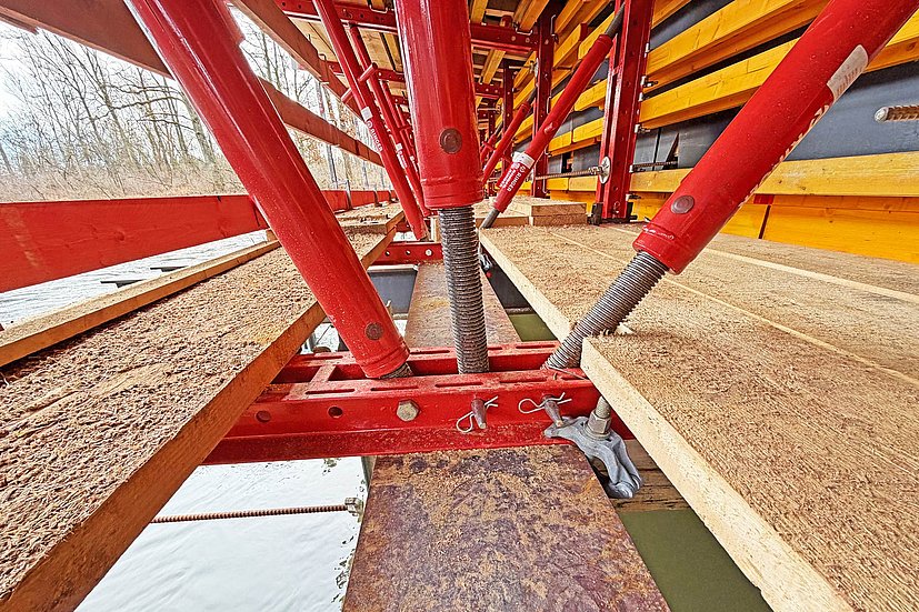 Bridge formwork using the FormKIT civil engineering system