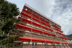 Doppelgeländer-Gerüst mit Dachfanggerüst