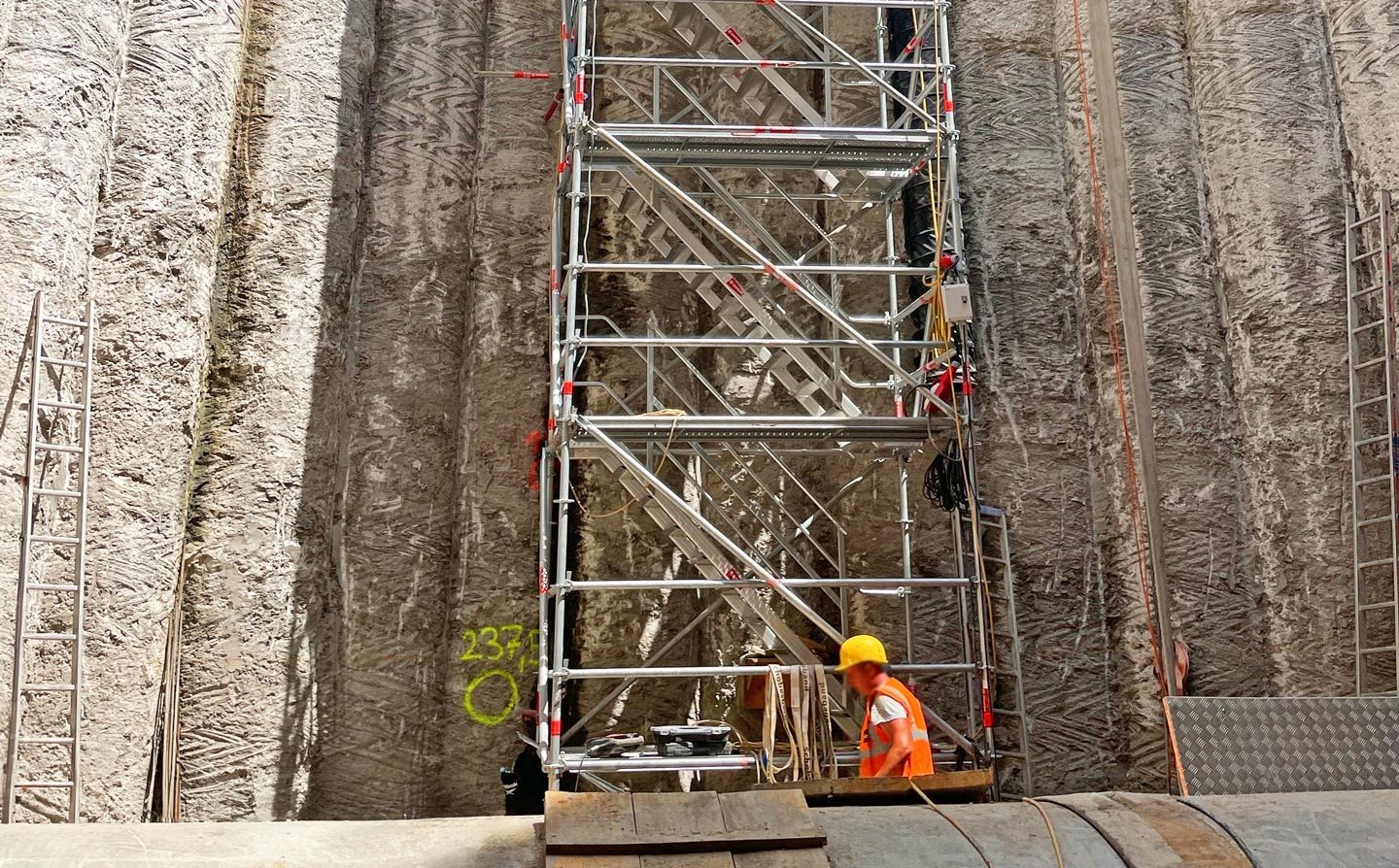 Hängender RINGER Treppenturm