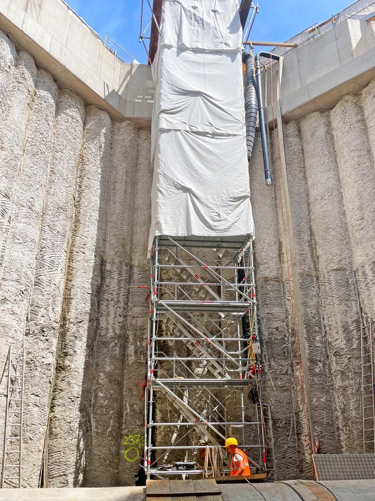 Hängender RINGER Treppenturm