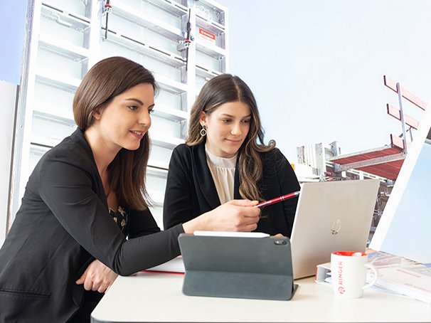 Ausbildung RINGER - zwei Personen am Laptop