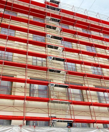 RINGER Alu-Bühne mit Klappe und Leiter