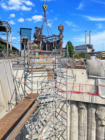 Verhebung des Modulgerüstes auf zwei HEB260-Träger