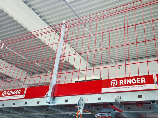 RINGER Deckenschalung mit Seitenschutz als effiziente Absturzsicherung im Hochbau
