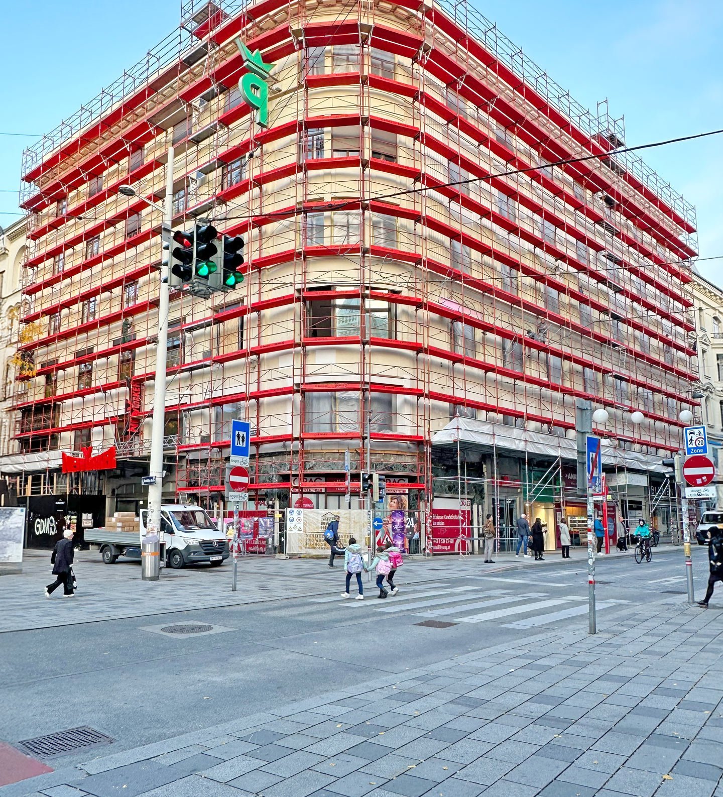 Doppelgeländer Gerüst bei Fassadensanierung