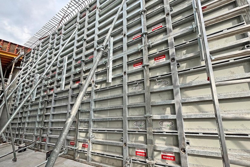 6m hohe Wände mit Stahl Master