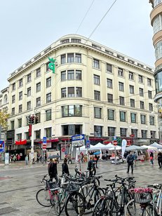 Gebäude Mariahilferstraße ohne Doppelgeländer Gerüst