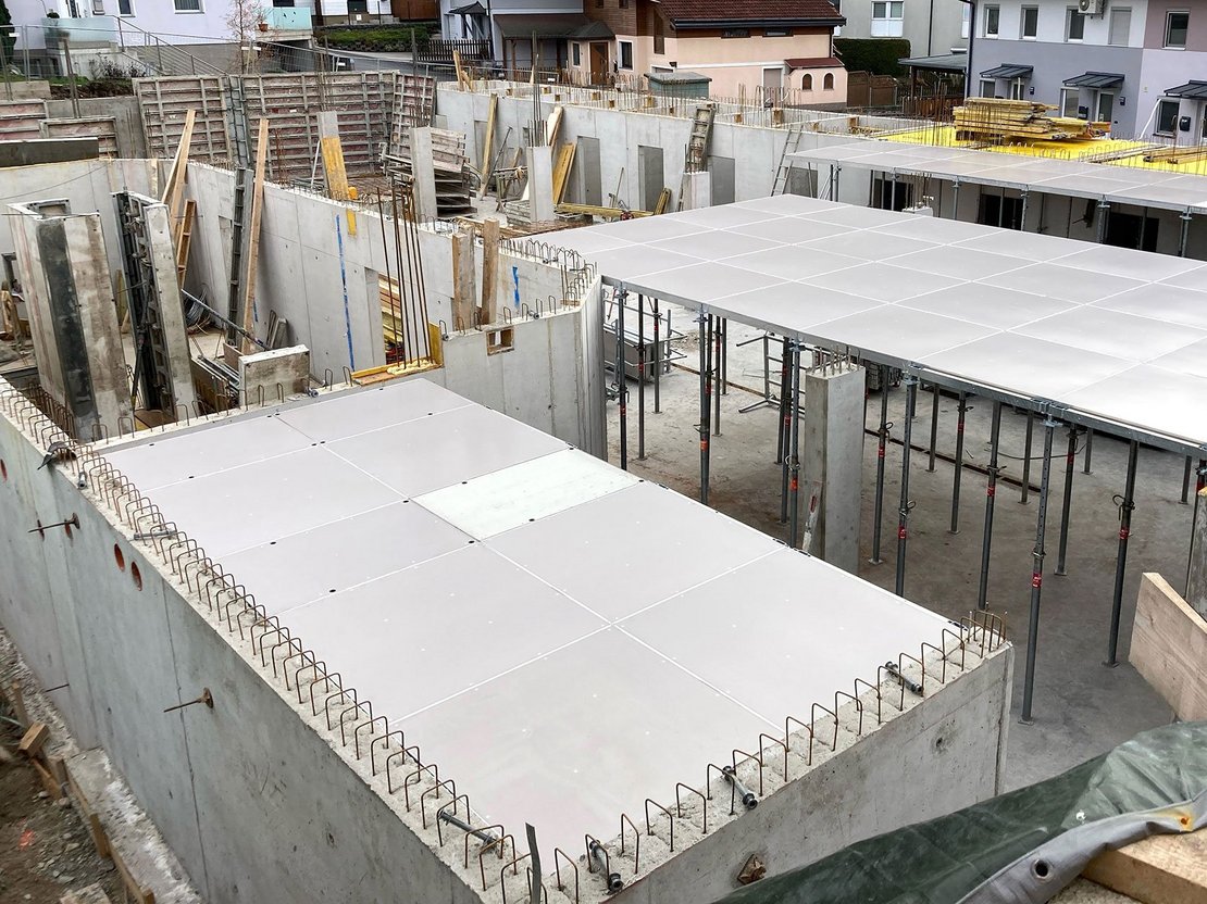 leichte Deckenschalungssystem AluDEK + Stahl Master Wandschalung von ringer gmbh 