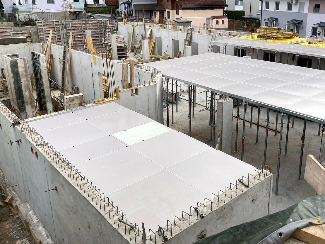 leichte Deckenschalungssystem AluDEK + Stahl Master Wandschalung von ringer gmbh 