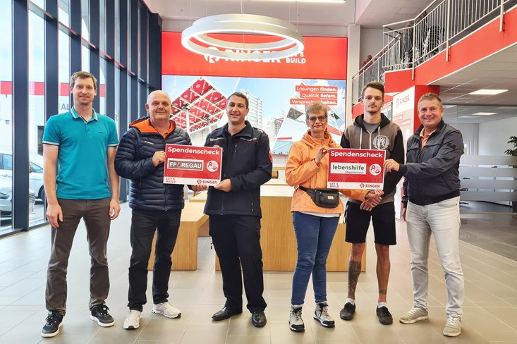 Donations handed over to the Regau Volunteer Fire Brigade and Lebenshilfe Regau