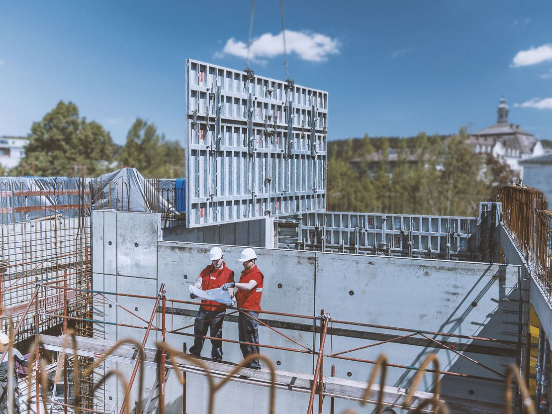 Ringer-Mitarbeiter auf Baugerüst