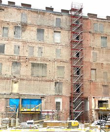 RINGER Doppelgeländer Gerüsttreppenturm bei MedUni Campus