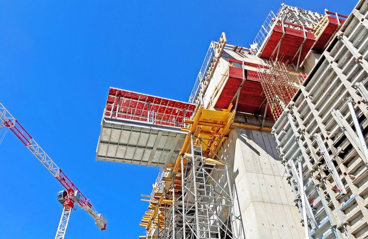 Entladebühne im Einsatz bei höherliegenden Deckenebenen