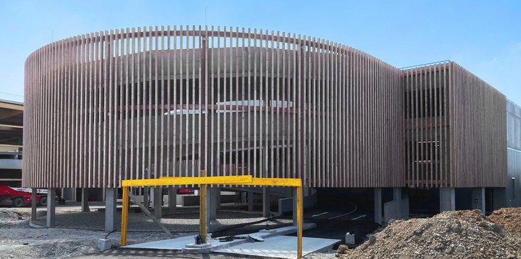 Außenansicht Auffahrtsrampe Parkdeck Kerbl Ampfing