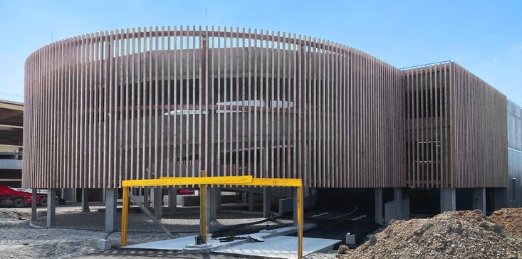 Außenansicht Auffahrtsrampe Parkdeck Kerbl Ampfing