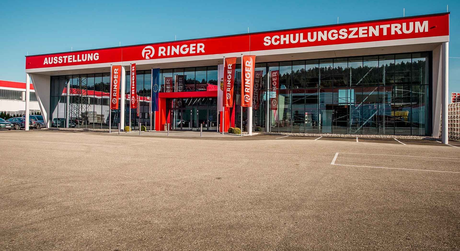 Schulungs- und Ausstelungszentrum in Regau