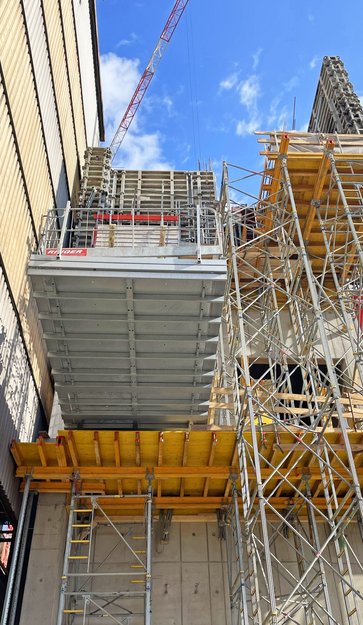 RINGER Ausfahrbühne von unten