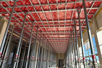 Deckentisch DEKplus von Ringer GmbH im Einsatz auf einer Großbaustelle in Ried im Traunkreis