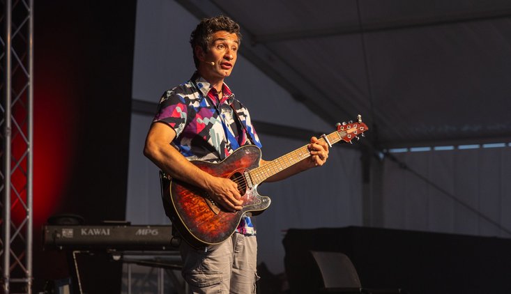 Kabarettist Omar Sarsam - 80 Jahre RINGER Firmenjubiläum