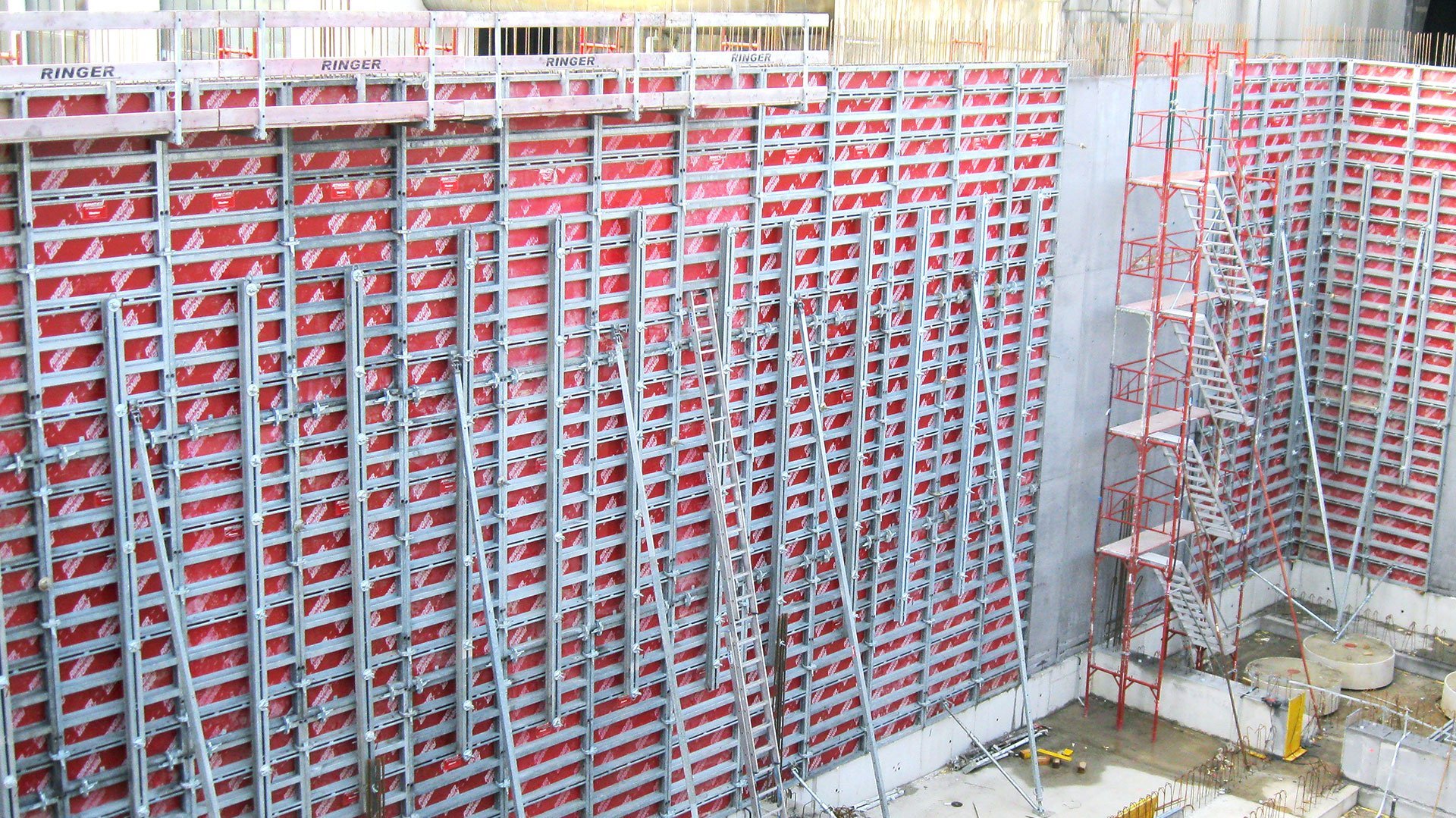 Starke und flexible Wandschalung Stahl Master von Ringer GmbH