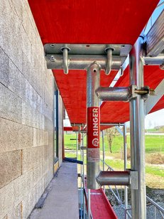 Konsole 0,3m verzinkt (mit Schraubkupplung) inkl. Belagsaushubsicherung