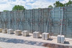 Master PRO wall formwork set up with RINGER push-pull props