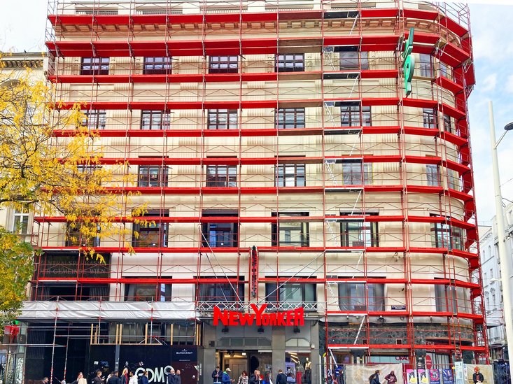 Doppelgeländer Gerüst bei Fassadensanierung