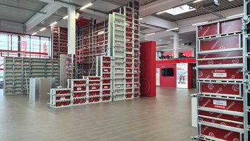 RINGER Ausstellungszentrum mit Wandschalung