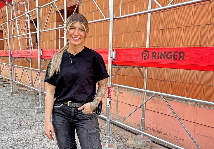 Julia Schäfer - Master Bricklayer, Master Concrete Builder & Content Creator