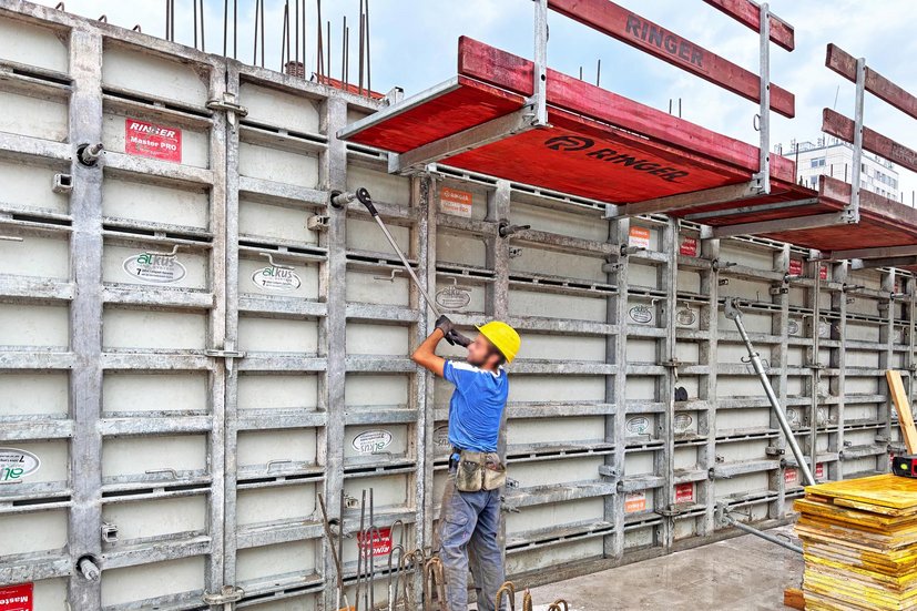 Master PRO with Concrete Platform L