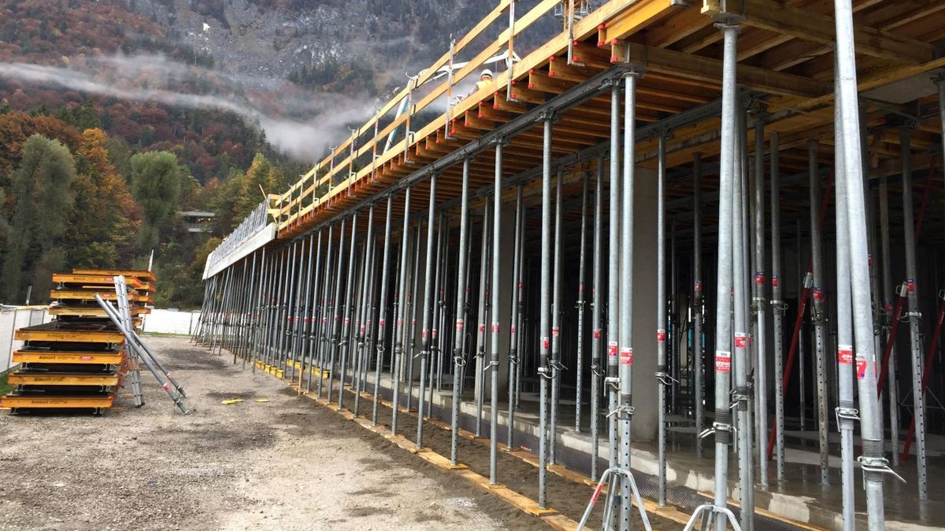 Sicherheit Deckenrand Bruestungszwinge