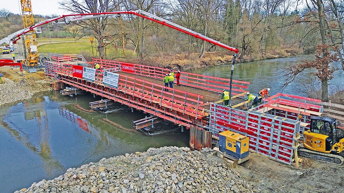Bridge building with the FormKIT engineering construction set