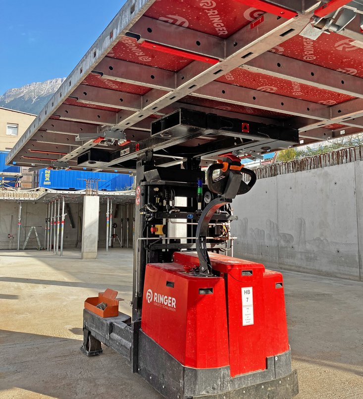 DEKmobil - effizienter Versetzwagen zum Ein- und Ausschalen des Deckentisches DEKplus