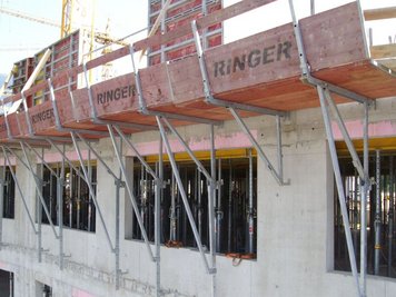 Kletterbuehne fertig montierte Einheit 