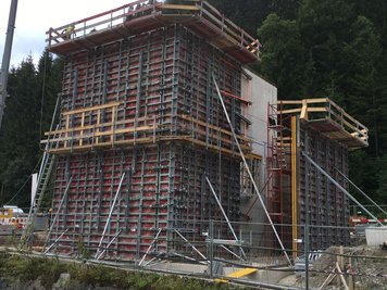 Robuste und flexible Schalung Stahl Master von Ringer GmbH im Einsatz beim Ausbau des Hotels Katschberg