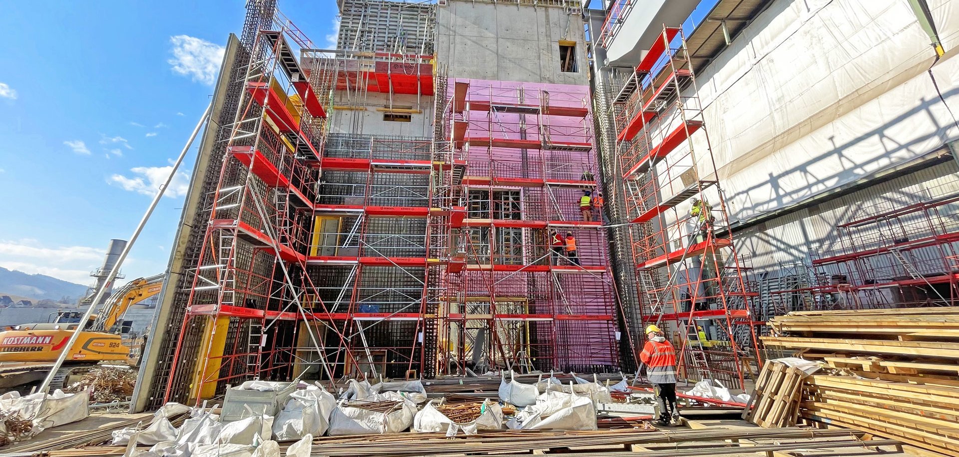 voestalpine Lichtbogenschmelzofen mit RINGER Schalung und Gerüst