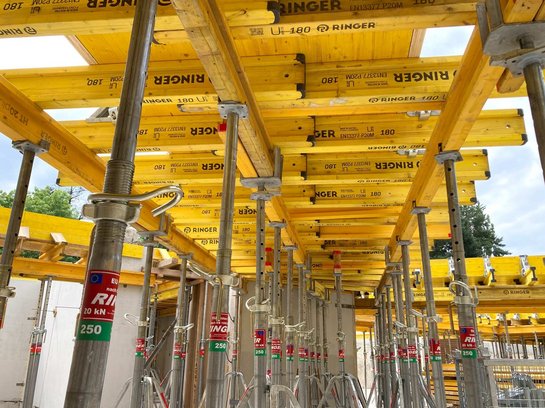 Deckenstützen 20 kN im Einsatz