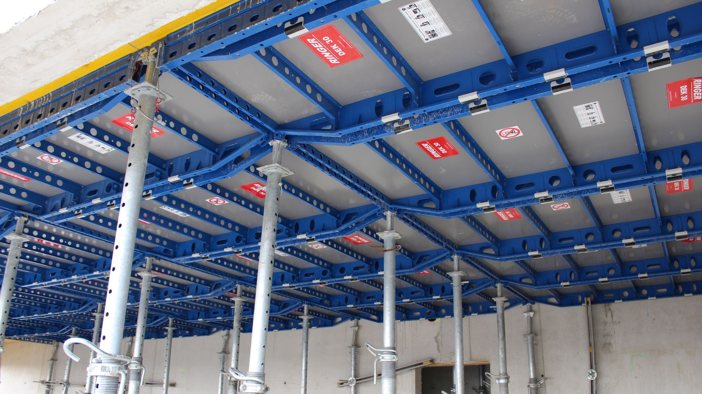 Qualitativ hochwertige Decken-Schalungselemente DEK30 von Ringer GmbH