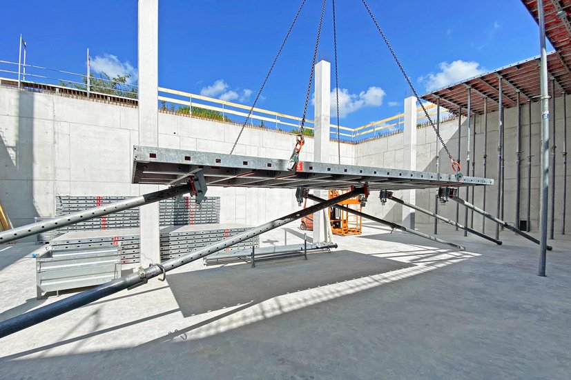 pre-assembling of floor props