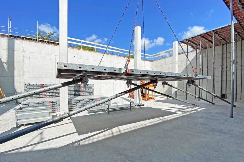 pre-assembling of floor props