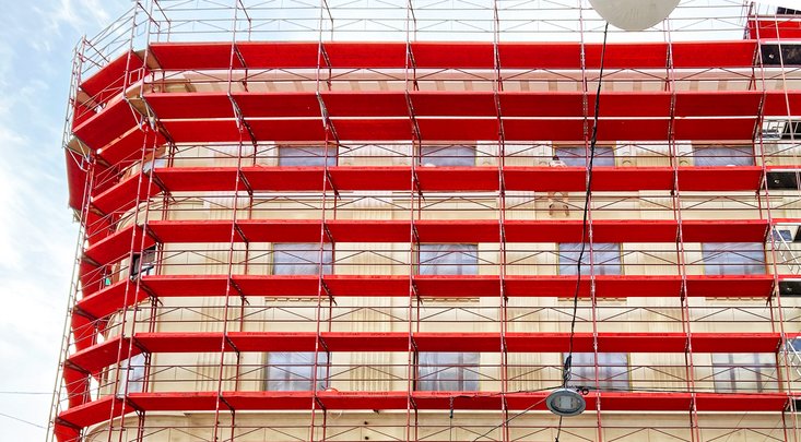 Detailansicht Verbreiterungskonsolen bei Gebäudevorsprung