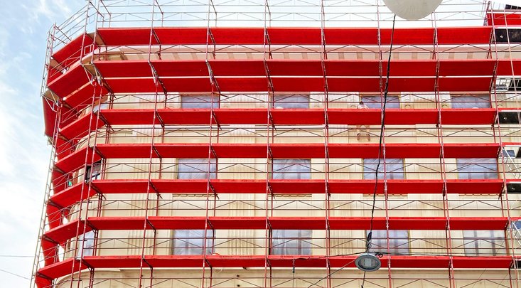 Detailansicht Verbreiterungskonsolen bei Gebäudevorsprung