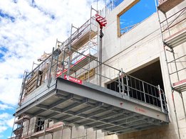 Entladebühne 5to von Ringer GmbH zum mühelosen Transport von Material außerhalb des Gebäudes