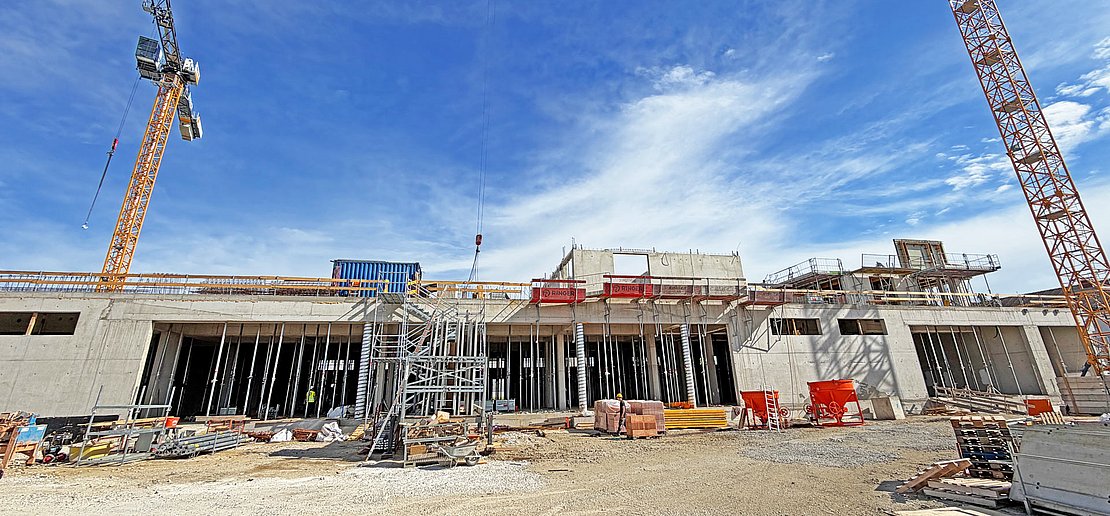 Construction project: grocery store and apartments in Perg using RINGER formwork