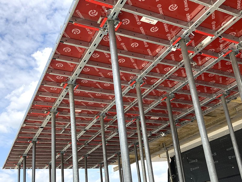 DEKplus Deckentisch von Ringer GmbH im Einsatz auf einer Baustelle