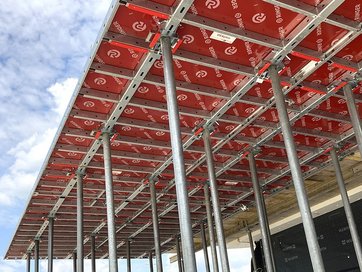 DEKplus Deckentisch von Ringer GmbH im Einsatz auf einer Baustelle