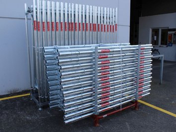 stacking pallet for scaffolding