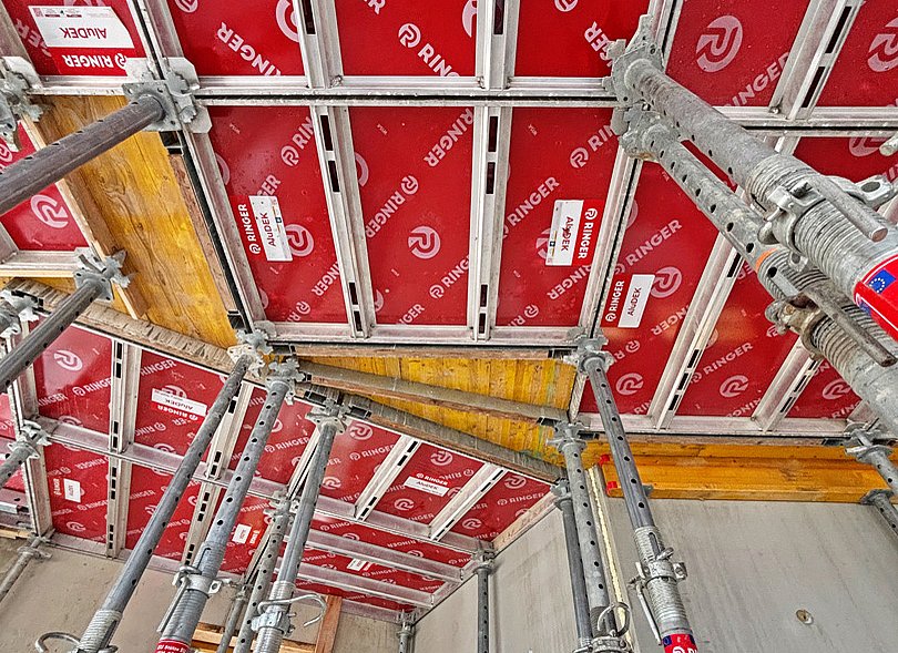AluDEK Moduldeckenschalung - Ausgleich mit Schalungsplatten