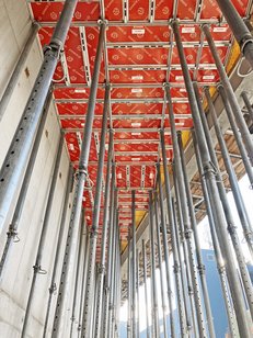 AluDEK Moduldeckenschalung mit hoher Elementenvielfalt