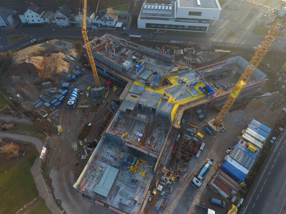 gerüstlösungen und schalungslösungen von ringer gmbh im schulcampus